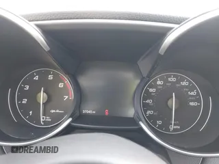 2019 Alfa Romeo Giulia z VIN ZARFAMAN2K7622544, wystawiony jako IAAI lot #41600030 z przebiegiem 37 045 mil mil oraz . Historia ofert i sprzedaży dostępna na DreamBid. Obrazek 7.