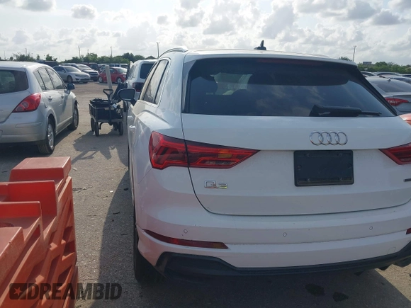 2022 Audi Q3 S line Premium z VIN WA1DECF34N1086088, wystawiony jako IAAI lot #42102694 z przebiegiem 81 530 mil mil oraz . Historia ofert i sprzedaży dostępna na DreamBid. Obrazek 3.
