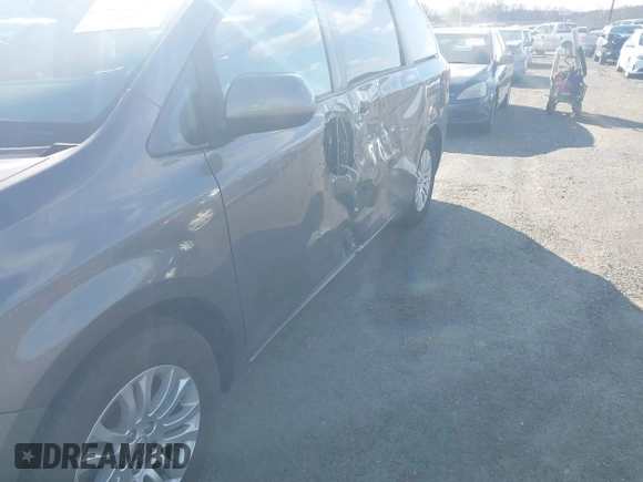 2017 Toyota Sienna XLE Auto Access Seat с VIN 5TDYZ3DC9HS805907, выставлен на аукционе IAAI как лот 41548808 с пробегом 131 607 миль миль и . История ставок и продаж доступна на DreamBid. Изображение 17.
