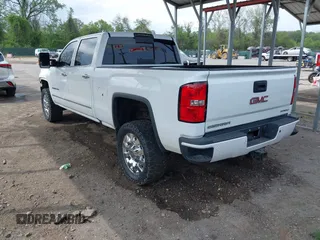 2016 GMC Sierra 2500HD Denali with VIN 1GT12UE86GF267431, listed as a IAAI auction lot 42091770 with 128,525 mi miles and . Bid and sale history available at DreamBid. Image 3.