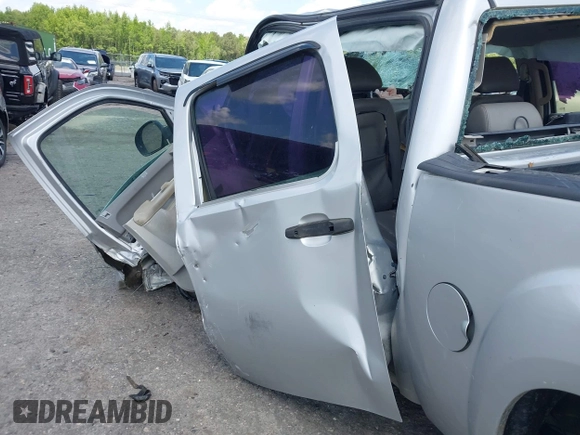 2011 GMC Sierra 1500 z VIN 3GTP2TE3XBG404001, wystawiony jako IAAI lot #42076859 z przebiegiem Nie podano mil oraz . Historia ofert i sprzedaży dostępna na DreamBid. Obrazek 19.