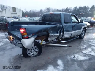 2006 GMC Sierra 1500 SLE1 with VIN 1GTEK19B76Z221061, listed as a IAAI auction lot 41037819 with 126,431 mi miles. Bid and sale history available at carsss.com. Image 4.