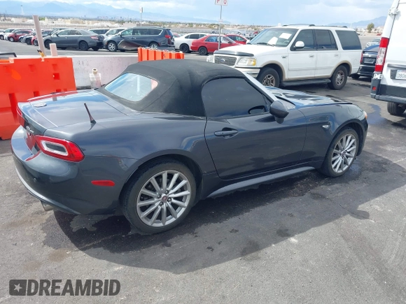 2018 FIAT 124 Spider Classica z VIN JC1NFAEK3J0137856, wystawiony jako IAAI lot #41959793 z przebiegiem 49 513 mil mil oraz . Historia ofert i sprzedaży dostępna na DreamBid. Obrazek 4.