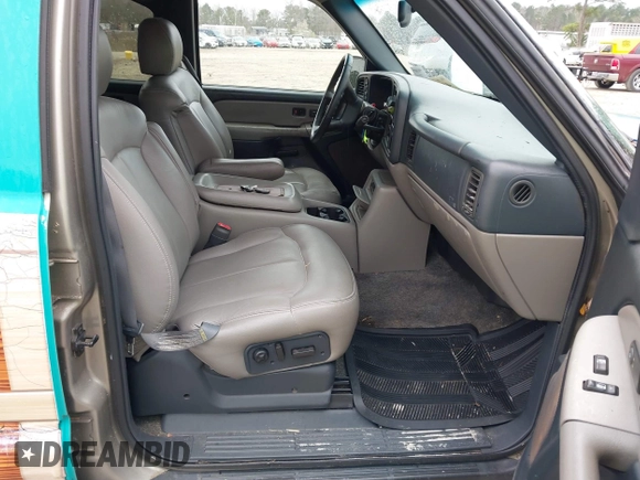 2000 Chevrolet Suburban LT with VIN 3GNFK16T8YG220495, listed as a IAAI auction lot 41758910 with 258,226 mi miles. Bid and sale history available at carsss.com. Image 5.