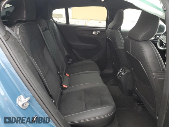 2023 Volvo C40 Ultimate z VIN YV4ED3GM0P2067200, wystawiony jako Copart lot #51802685 z przebiegiem 21 683 mil mil oraz Szkoda całkowita • Salvage title. Historia ofert i sprzedaży dostępna na DreamBid. Obrazek 11.