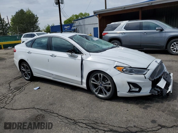 2020 Ford Fusion Titanium z VIN 3FA6P0D96LR205475, wystawiony jako Copart lot #56313075 z przebiegiem 30 888 mil mil oraz Szkoda całkowita • Salvage title. Historia ofert i sprzedaży dostępna na DreamBid. Obrazek 4.
