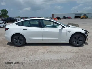 2023 Tesla Model 3 z VIN 5YJ3E1EA8PF384806, wystawiony jako IAAI lot #42526063 z przebiegiem 95 389 mil mil oraz . Historia ofert i sprzedaży dostępna na DreamBid. Obrazek 13.