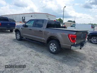 2022 Ford F-150 XL z VIN 1FTEW1EB9NFB50424, wystawiony jako IAAI lot #42553241 z przebiegiem 32 982 mil mil oraz . Historia ofert i sprzedaży dostępna na DreamBid. Obrazek 3.