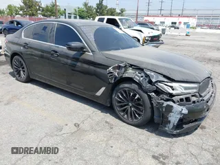2021 BMW 5 Series 530i z VIN WBA53BH01MCF65097, wystawiony jako IAAI lot #42783119 z przebiegiem 91 829 mil mil oraz . Historia ofert i sprzedaży dostępna na DreamBid. Obrazek 1.