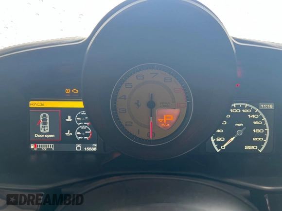 2014 Ferrari 458 Italia z VIN ZFF68NHA6E0201648, wystawiony jako Copart lot #41274584 z przebiegiem 15 586 mil mil oraz . Historia ofert i sprzedaży dostępna na DreamBid. Obrazek 9.