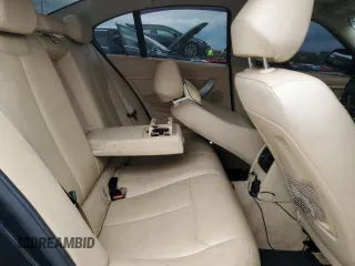 2013 BMW 3 Series 328i xDrive с VIN WBA3B5G53DNP40332, выставлен на аукционе Copart как лот 58344195 с пробегом 167 903 миль миль и Списание • Salvage title. История ставок и продаж доступна на DreamBid. Изображение 10.