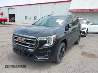 2024 GMC Terrain AT4 z VIN 3GKALYEG3RL222343, wystawiony jako IAAI lot #42238637 z przebiegiem 11 837 mil mil oraz . Historia ofert i sprzedaży dostępna na DreamBid. Obrazek 6.