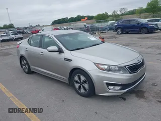 2013 Kia Optima EX z VIN KNAGM4AD1D5058829, wystawiony jako IAAI lot #42301045 z przebiegiem 90 175 mil mil oraz . Historia ofert i sprzedaży dostępna na DreamBid. Obrazek 1.