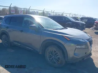 2021 Nissan Rogue S z VIN 5N1AT3AB1MC749600, wystawiony jako IAAI lot #42120521 z przebiegiem 36 496 mil mil oraz . Historia ofert i sprzedaży dostępna na DreamBid. Obrazek 1.