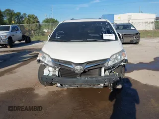 2018 Toyota Sienna XLE Auto Access Seat with VIN 5TDYZ3DC9JS960124, listed as a IAAI auction lot 41674758 with 109,021 mi miles. Bid and sale history available at carsss.com. Image 6.