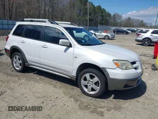 2005 Mitsubishi Outlander XLS with VIN JA4LX41F55U004879, listed as a IAAI auction lot 41835968 with 212,199 mi miles. Bid and sale history available at carsss.com. Image 1.