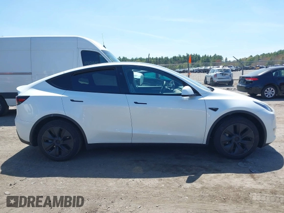 2024 Tesla Model Y с VIN 7SAYGDED8RF211112, выставлен на аукционе IAAI как лот 42176000 с пробегом 16 677 миль миль и . История ставок и продаж доступна на DreamBid. Изображение 13.