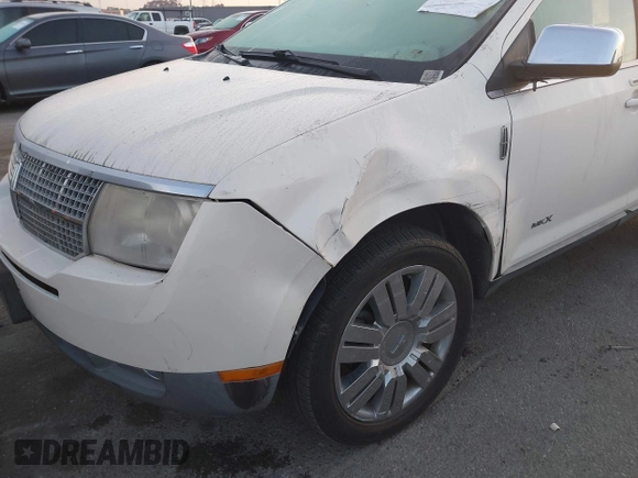 2008 Lincoln MKX z VIN 2LMDU68C98BJ11860, wystawiony jako IAAI lot #42076339 z przebiegiem 136 889 mil mil oraz . Historia ofert i sprzedaży dostępna na DreamBid. Obrazek 6.