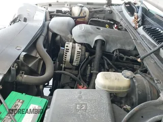 2005 Chevrolet Silverado 1500 LS z VIN 2GCEC13T551113785, wystawiony jako IAAI lot #42156343 z przebiegiem 125 581 mil mil oraz . Historia ofert i sprzedaży dostępna na DreamBid. Obrazek 19.
