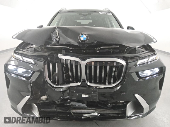 2025 BMW X7 xDrive40i z VIN 5UX23EM09S9X05528, wystawiony jako Copart lot #53862305 z przebiegiem 28 698 mil mil oraz Tytuł czysty. Historia ofert i sprzedaży dostępna na DreamBid. Obrazek 5.
