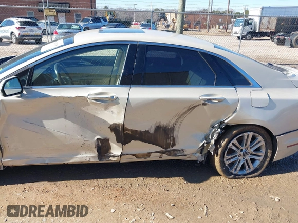 2016 Lincoln MKZ z VIN 3LN6L2J94GR611830, wystawiony jako IAAI lot #41264148 z przebiegiem 155 065 mil mil oraz . Historia ofert i sprzedaży dostępna na DreamBid. Obrazek 6.