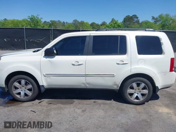 2015 Honda Pilot Touring with VIN 5FNYF3H92FB020766, listed as a IAAI auction lot 41983315 with 201,086 mi miles. Bid and sale history available at carsss.com. Image 14.
