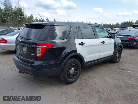 2013 Ford Utility Police Interceptor with VIN 1FM5K8AR3DGC20995, listed as a IAAI auction lot 42041125 with 199,419 mi miles. Bid and sale history available at carsss.com. Image 4.