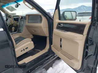 2008 Lincoln Navigator with VIN 5LMFL28578LJ13945, listed as a IAAI auction lot 41472804 with 166,725 mi miles and . Bid and sale history available at DreamBid. Image 5.