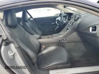 2019 Aston Martin DB11 V8 z VIN SCFRMFAW0KGL06287, wystawiony jako Copart lot #62828302 z przebiegiem Nie podano mil oraz . Historia ofert i sprzedaży dostępna na DreamBid. Obrazek 5.