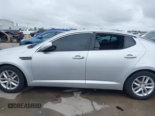 2013 Kia Optima LX z VIN 5XXGM4A76DG185701, wystawiony jako IAAI lot #42103537 z przebiegiem 203 207 mil mil oraz . Historia ofert i sprzedaży dostępna na DreamBid. Obrazek 13.