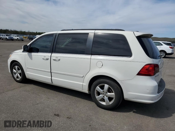 2011 Volkswagen Routan SE with VIN 2V4RW3DG5BR717538, listed as a Copart auction lot 50274824 with 174,033 mi miles and Clean title. Bid and sale history available at DreamBid. Image 2.