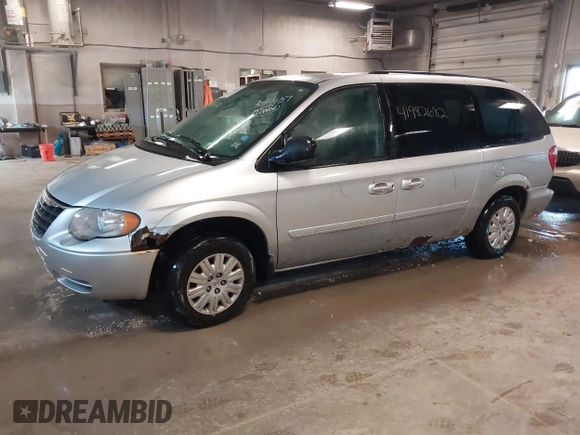 2007 Chrysler Town & Country LWB LX with VIN 2A4GP44R47R354107, listed as a IAAI auction lot 41982682 with 200,643 mi miles. Bid and sale history available at carsss.com. Image 2.