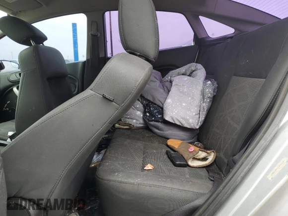 2012 Ford Fiesta SE z VIN 3FADP4BJ4CM125634, wystawiony jako Copart lot #59911995 z przebiegiem 168 371 mil mil oraz Czysty tytuł • Clean title. Historia ofert i sprzedaży dostępna na DreamBid. Obrazek 10.