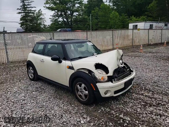 2008 MINI Hardtop with VIN WMWMF33508TT65360, listed as a Copart auction lot 58693445 with 105,783 mi miles and Salvage title. Bid and sale history available at DreamBid. Image 14.