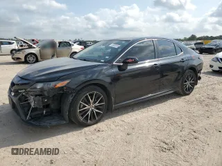2022 Toyota Camry SE z VIN 4T1G11AK6NU673856, wystawiony jako Copart lot #55328315 z przebiegiem 44 871 mil mil oraz Szkoda całkowita • Salvage title. Historia ofert i sprzedaży dostępna na DreamBid. Obrazek 1.
