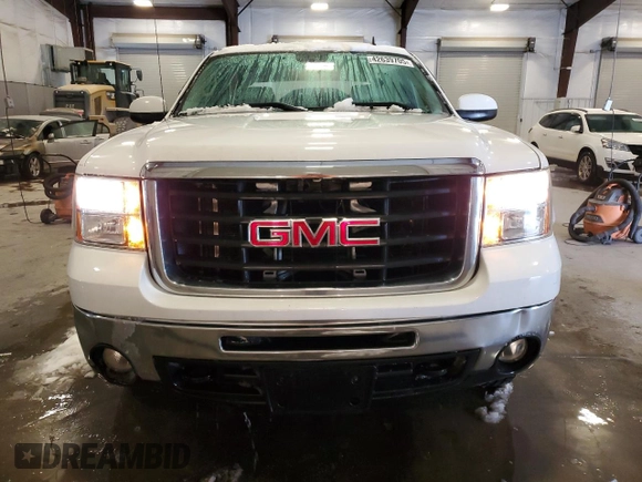 2009 GMC Sierra 2500HD SLT z VIN 1GTHK63K99F116837, wystawiony jako Copart lot #42639705 z przebiegiem 253 632 mil mil oraz Szkoda całkowita • Salvage title. Historia ofert i sprzedaży dostępna na DreamBid. Obrazek 5.