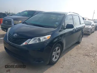 2017 Toyota Sienna LE Auto Access Seat with VIN 5TDKZ3DC7HS827068, listed as a IAAI auction lot 42088371 with 114,630 mi miles. Bid and sale history available at carsss.com. Image 17.