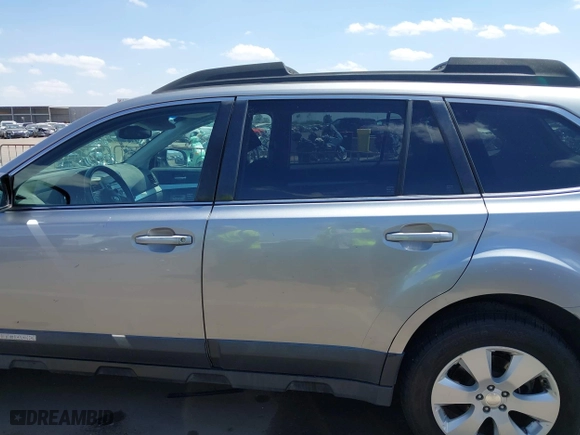 2010 Subaru Outback Prem All-Weather/HK Aud with VIN 4S4BRBFC7A3325526, listed as a IAAI auction lot 42044926 with 256,506 mi miles. Bid and sale history available at carsss.com. Image 14.