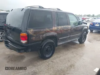 2000 Ford Explorer XLS z VIN 1FMZU62X7YZB81285, wystawiony jako IAAI lot #42720506 z przebiegiem 92 852 mil mil oraz . Historia ofert i sprzedaży dostępna na DreamBid. Obrazek 4.
