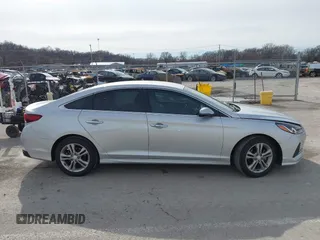2018 Hyundai Sonata Limited with VIN 5NPE34AF8JH611390, listed as a IAAI auction lot 41550336 with 30,357 mi miles. Bid and sale history available at carsss.com. Image 13.