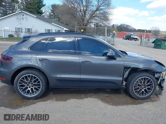 2018 Porsche Macan with VIN WP1AA2A52JLB11042, listed as a IAAI auction lot 41899303 with 86,179 mi miles. Bid and sale history available at carsss.com. Image 14.