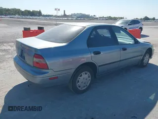 1995 Honda Accord DX with VIN 1HGCD562XSA045128, listed as a IAAI auction lot 40563511 with 143,206 mi miles. Bid and sale history available at carsss.com. Image 4.
