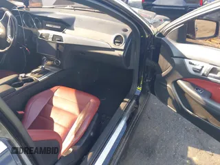 2013 Mercedes-Benz C 250 z VIN WDDGJ4HB1DF990996, wystawiony jako IAAI lot #42364935 z przebiegiem 108 916 mil mil oraz . Historia ofert i sprzedaży dostępna na DreamBid. Obrazek 5.