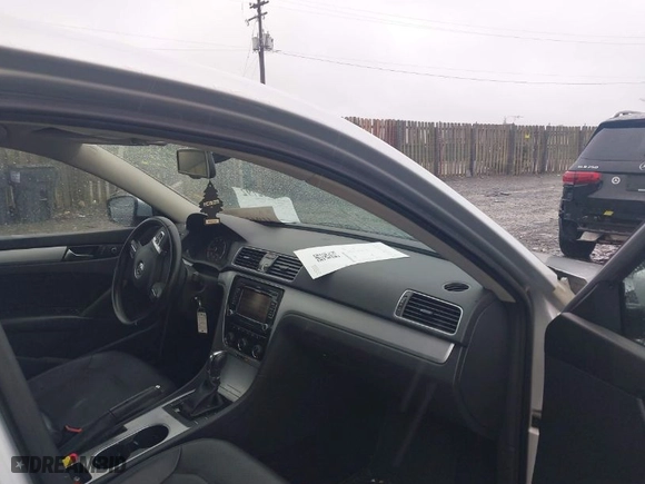2013 Volkswagen Passat SE w/Sunroof with VIN 1VWBP7A37DC078427, listed as a IAAI auction lot 41942792 with 111,568 mi miles. Bid and sale history available at carsss.com. Image 5.