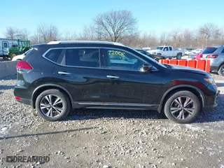 2017 Nissan Rogue SL with VIN 5N1AT2MV5HC769838, listed as a IAAI auction lot 40922008 with 91,906 mi miles. Bid and sale history available at carsss.com. Image 13.