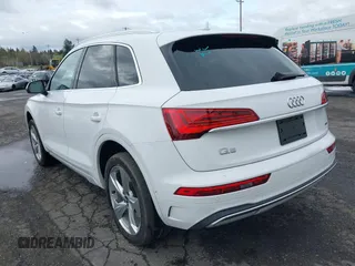 2021 Audi Q5 Prestige with VIN WA1CAAFY8M2099653, listed as a IAAI auction lot 41903022 with 27,611 mi miles. Bid and sale history available at carsss.com. Image 3.