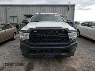 2019 Ram 2500 Tradesman z VIN 3C6UR4CJ1KG517879, wystawiony jako Copart lot #65409294 z przebiegiem 87 132 mil mil oraz Szkoda całkowita • Salvage title. Historia ofert i sprzedaży dostępna na DreamBid. Obrazek 5.