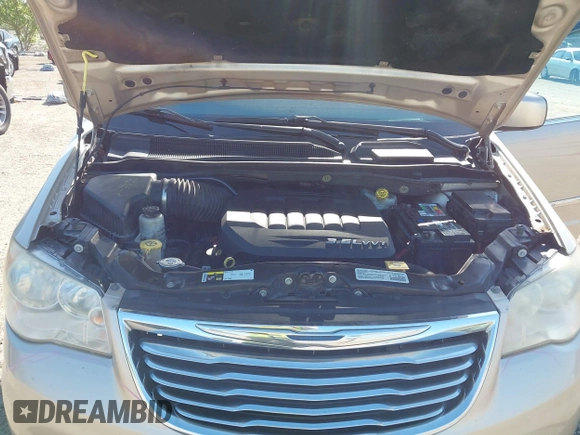 2014 Chrysler Town & Country Touring with VIN 2C4RC1BG4ER372629, listed as a IAAI auction lot 42060762 with 180,662 mi miles. Bid and sale history available at carsss.com. Image 10.