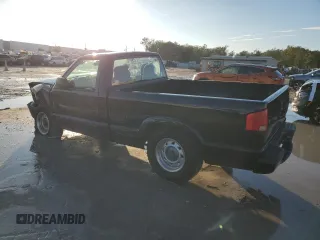 2000 GMC Sonoma SLS w/1SE Pkg with VIN 1GTCS1452Y8237606, listed as a Copart auction lot 83415884 with 104,004 mi miles and Salvage Title. Bid and sale history available at carsss.com. Image 2.