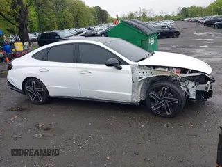 2024 Hyundai Sonata N Line z VIN KMHL54JC4RA350801, wystawiony jako IAAI lot #42180947 z przebiegiem 8933 mil mil oraz . Historia ofert i sprzedaży dostępna na DreamBid. Obrazek 13.